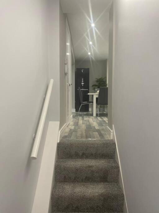 Rivendell Modern 2 Bedroom Apartment In St Peters Village Sleeps 6 ブロードステアーズ エクステリア 写真
