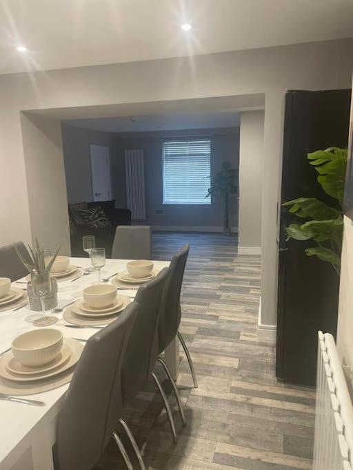 Rivendell Modern 2 Bedroom Apartment In St Peters Village Sleeps 6 ブロードステアーズ エクステリア 写真