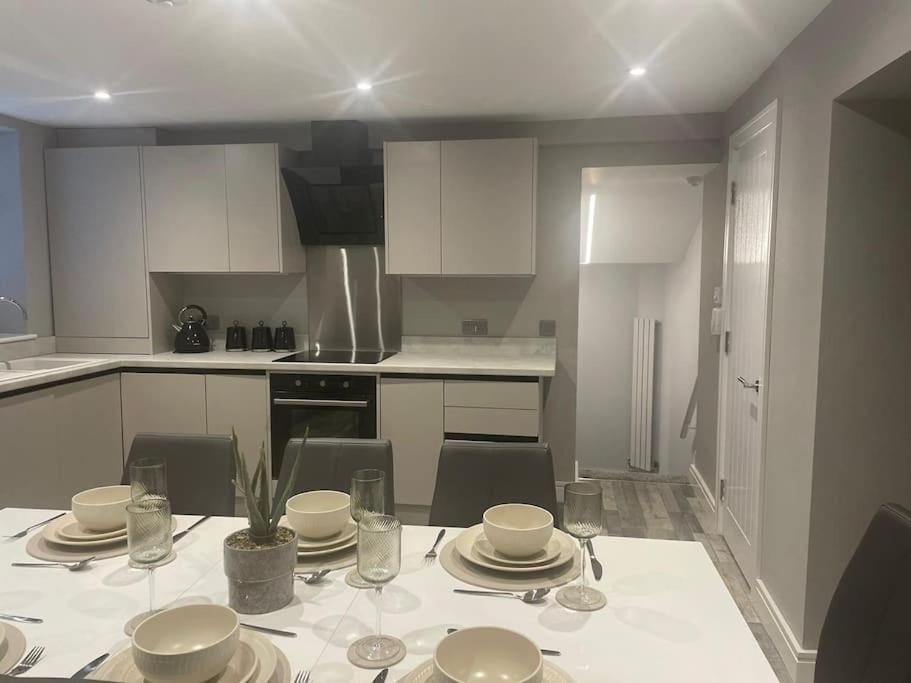 Rivendell Modern 2 Bedroom Apartment In St Peters Village Sleeps 6 ブロードステアーズ エクステリア 写真