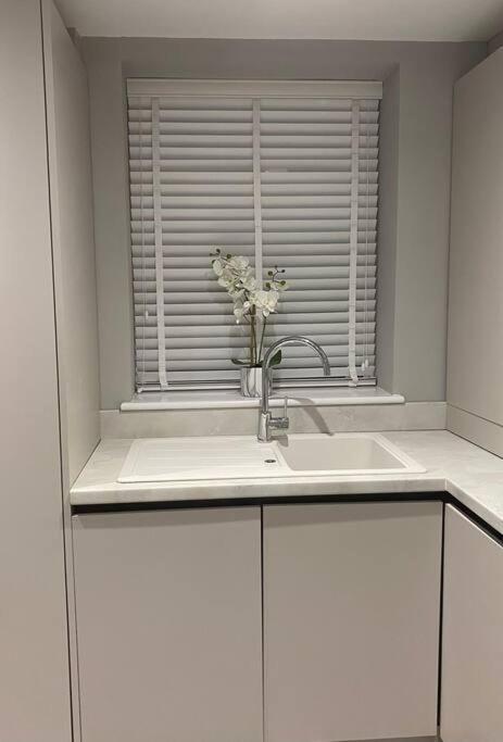 Rivendell Modern 2 Bedroom Apartment In St Peters Village Sleeps 6 ブロードステアーズ エクステリア 写真