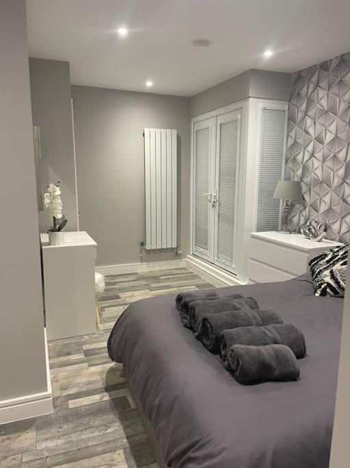Rivendell Modern 2 Bedroom Apartment In St Peters Village Sleeps 6 ブロードステアーズ エクステリア 写真