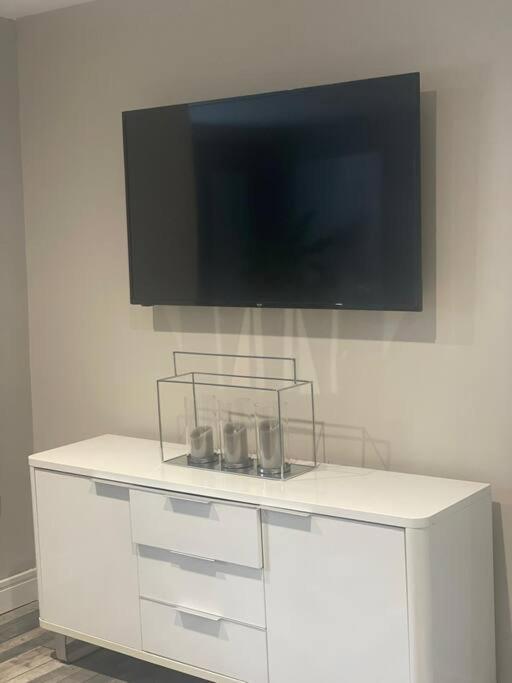 Rivendell Modern 2 Bedroom Apartment In St Peters Village Sleeps 6 ブロードステアーズ エクステリア 写真