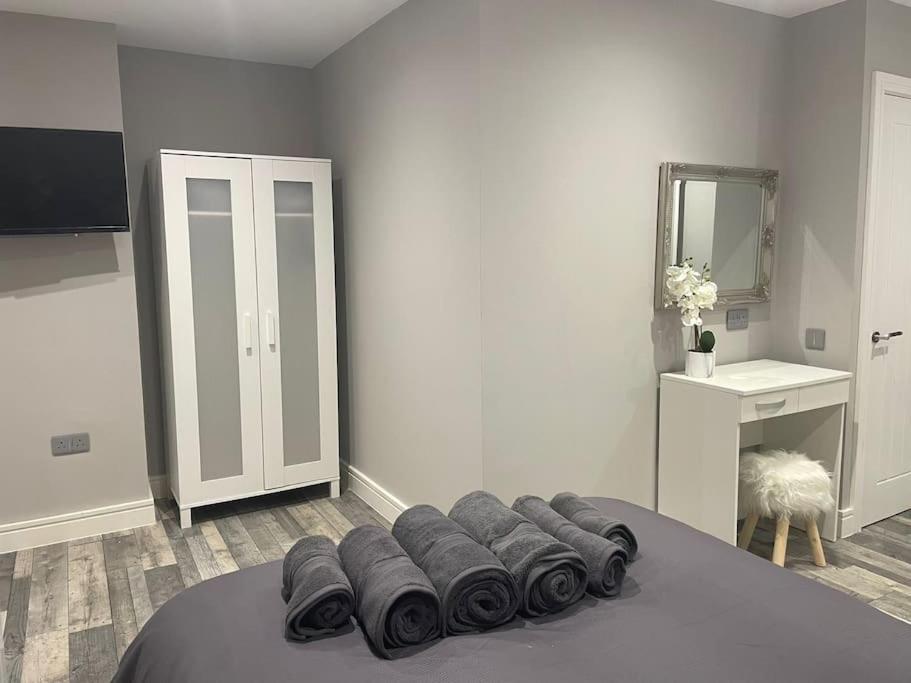 Rivendell Modern 2 Bedroom Apartment In St Peters Village Sleeps 6 ブロードステアーズ エクステリア 写真